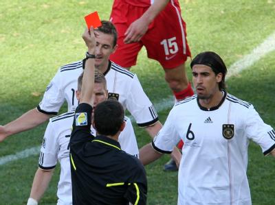 Rote Karte für Miroslav Klose - damit fing das Fiasko an. Rote Karte