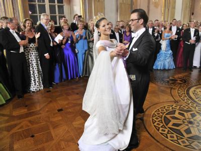 Das frisch getraute Paar beim Brautwalzer. Prinzessin Victoria und Prinz Daniel