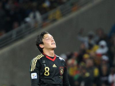 Torschütze Özil nach seinem Treffer. Özil