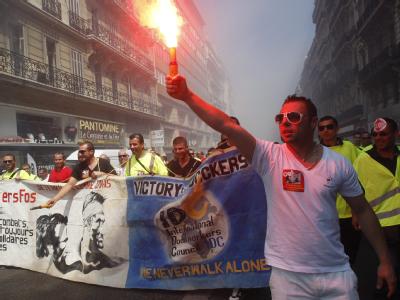 Zu massiven Protesten gegen die geplante Erhöhung des Rentenalters ist es auch in der französischen Hafenstadt Marseille gekommen. Proteste gegen Rentenreform
