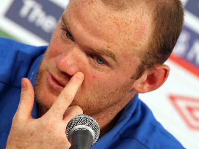 Englands Stürmerstar Rooney rechnet trotz einer Knöchelblessur mit einem Einsatz im WM-Achtelfinale gegen Deutschland. Wayne Rooney