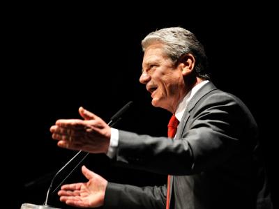 Joachim Gauck, Kandidat von SPD und Grünen für das Amt des Bundespräsidenten, am Freitag in Berlin bei einem Unterstützerfest für seine Person. Joachim Gauck