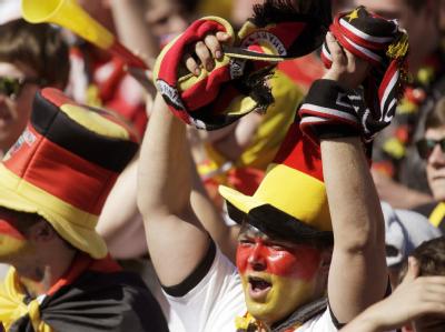 Deutsche Fans jubeln über den Sieg der DFB-Elf. Jubel