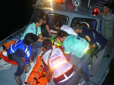 Zwei Schnellboote mit dutzenden Touristen an Bord sind in Thailand kollidiert. Schwerer Bootsunfall Thailand