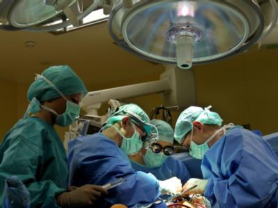Operation am offenen Herzen: Die schwarz-gelbe Koalition hat sich auf ein Konzept für eine Gesundheitsreform geeinigt. Klinikärzte