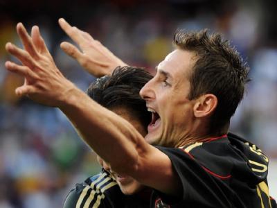 Miroslav Klose freut sich über einen Treffer. Miroslav Klose