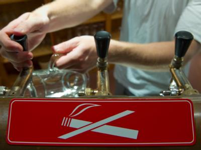 Ein striktes Rauchverbot ist mit der Verfassung vereinbar. Nichtraucherschutz