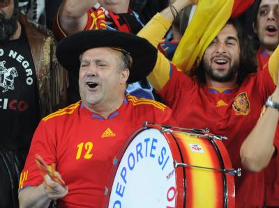 Im Freudentaumel: Spanische freuen sich über den Einzug ihrer Mannschaft ins WM-Finale. Spanische Fans