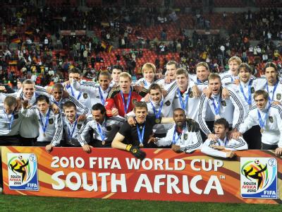 Lockt die Menschen in Scharen vor die Fernseher: Die deutsche Fußballnationalmannschaft. WM 2010 - Uruguay - Deutschland