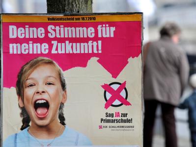 Rabenschwarzer Tag für Schwarz-Grün in Hamburg: Der Volksentscheid zur Schulreform ist vernichtend verloren gegangen. Volksentscheid zur Hamburger Schulreform