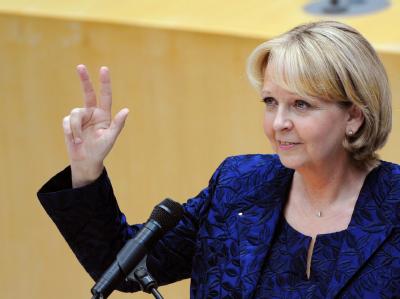 Die neue Ministerpräsidentin von Nordrhein-Westfalen, Hannelore Kraft (SPD), wird im nordrhein-westfälischen Landtag vereidigt. Vereidigung