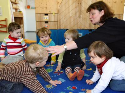 Der Städte- und Gemeindebund hält den ermittelten Finanzbedarf für die Schaffung von zusätzlich 750 000 Krippenplätzen bis zum Jahr 2013 für überholt. (Archivbild) Kinderkrippe