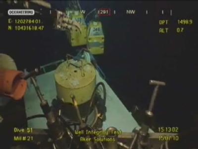 BP-Dokumentation der Unterwasser-Operation zur Abdichtung des Bohrlochs. Unterwasser-Operation