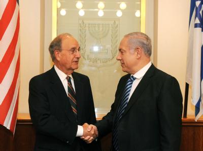 Israels Ministerpräsident Benjamin Netanjahu trifft den US-Nahost-Vermittler George Mitchell in Kairo. Mitchell trifft Netanyahu