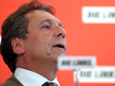 Linken-Chef Klaus Ernst steht parteiintern wegen seiner Bezüge unter Beschuss Linken-Chef Klaus Ernst