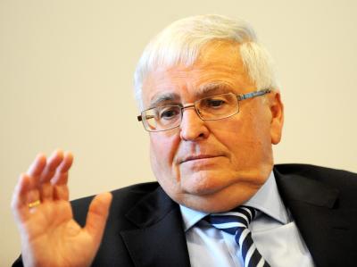 DFB-Präsident Theo Zwanziger: «Ähnlich wie der Bundestrainer zuvor beginne ich jetzt mit den Überlegungen: Was ist für den Verband richtig und was ist für mich persönlich wichtig?» (Archivbild) Zwanziger lässt Zukunft offen