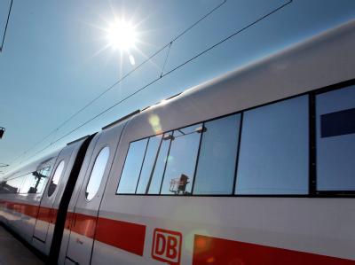 Die Bahn hält das Hitzeproblem in den ICE-Zügen für gelöst. ICE unter gleißender Sonne