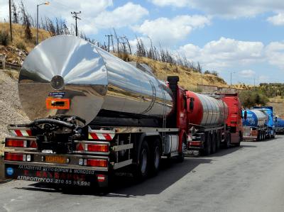 Seit Tagen streiken in Griechenland die Tank- und Lastwagenfahrer. Inzwischen gibt es kaum noch Benzin. Griechische Lastwagenfahrer protestieren