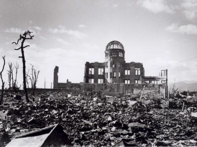 Hunderttausende Menschen starben sofort oder sterben bis heute an den Folgen der Verstrahlung nach dem Atombombenabwurf in Japan. Gedenken an Atombombenabwurf