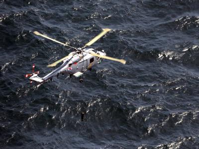 Ein südkoreanischer Marinehubschrauber (Archivbild): Knapp zwei Wochen nach dem Angriff Nordkoreas auf eine Insel im Süden hat die südkoreanische Marine neue Schießübungen an der Küste begonnen. Südkorea beginnt neues Manöver