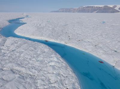 Wissenschaftler untersuchten im Juli 2009 eine Teil des Petermann-Gletschers. Riesiger Eisberg vor Grönland abgebrochen