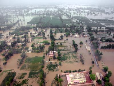 Heftiger Regen verschärft die Situation in den Überschwemmungsgebieten. Flutkatastrophe in Pakistan