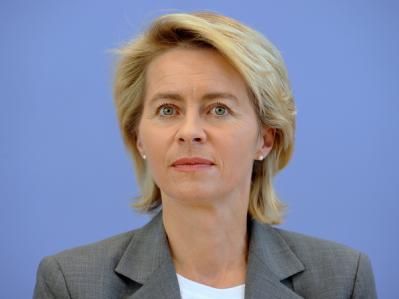 Bundesarbeitsministerin Ursula von der Leyen setzt auf die Einführung einer Bildungs-Chipkarte. Ursula von der Leyen