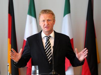 Ralf Jäger, nordrhein-westfälischer Innenminister, stellt die künftigen Maßnahmen der Landesregierung bei Großveranstaltungen vor. Ralf Jäger