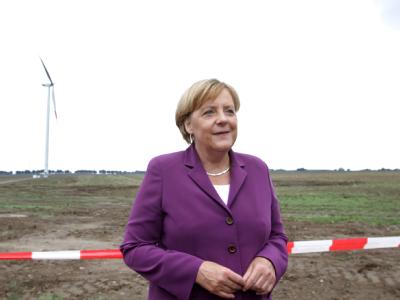 Bundeskanzlerin Angela Merkel (CDU) besucht im Rahmen ihrer Energiereise den Bürgerwindpark Ravensberg-Krempin. Merkel besucht Bürgerwindpark