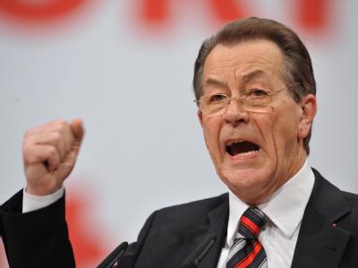 Der ehemalige SPD-Vorsitzende Franz Müntefering wirft der neuen Parteiführung vor, die SPD-Rentenposition aus parteitaktischen Gründen zu korrigieren. Franz Müntefering