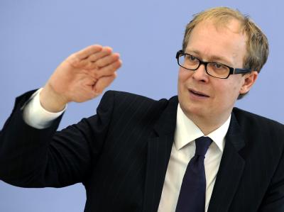 Der Vorsitzende der Monopolkommission, Justus Haucap, auf einer Pressekonferenz in Berlin. (Archivbild) Haucap