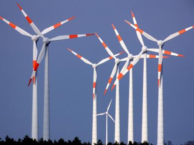 Die Studie taxiert Wertschöpfung allein durch Windkraft auf 2,1 Milliarden Euro. Windräder