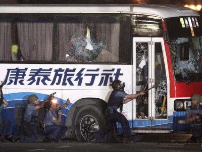 Stundenlange Verhandlungen mit dem Geiselnehmer, einem ehemaligen Polizisten, waren ergebnislos geblieben. Geiseldrama auf den Philippinen beendet