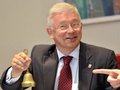 Roland Koch leitet die letzte Kabinettssitzung als Hessens Ministerpräsident im August 2010. Kochs letzte Kabinettssitzung
