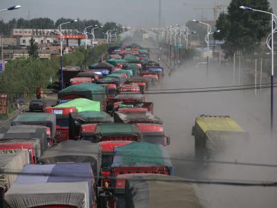 Im Norden Chinas stehen seit Tagen tausende Autos im Stau. Mega-Stau