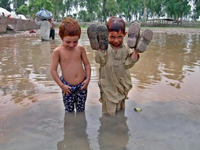 Hunderttausende sind in Pakistan auf der Flucht vor den Wassermassen. Hochwasser in Pakistan
