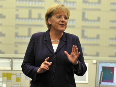 Bundeskanzlerin Merkel am Donnerstag in der Leitwarte des Atomkraftwerk Lingen. Kanzlerin