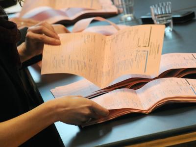 Die Schleswig-Holsteiner müssen ihren Landtag zwei Jahre früher wählen als geplant. Stimmauszählung