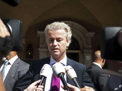 Der niederländische Rechtspopulist und Islamgegner Geert Wilders lobt die Positionen von Kanzlerin Merkel und CSU-Chef Seehofer in der Integrationsdebatte. Geert Wilders