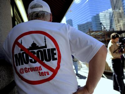 Ein Mann demonstriert am 5. September 2010 in Manhattan gegen den Bau einer Moschee in der Nähe von Ground Zero. New Yorker lehnen Moschee bei Ground Zero ab