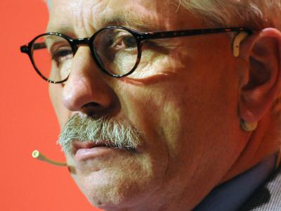 Der scheidende Vorstand der Bundesbank, Thilo Sarrazin. Nun soll er auch sein SPD-Parteibuch abgeben. Thilo Sarrazin
