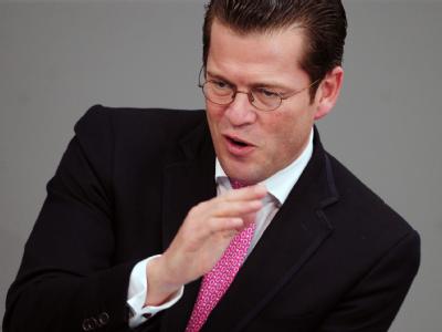 Verteidigungsminister Karl-Theodor zu Guttenberg will die Bundeswehrreform nicht im Alleingang durchsetzen. Er strebt eine Einigung mit der Opposition an. Karl-Theodor zu Guttenberg
