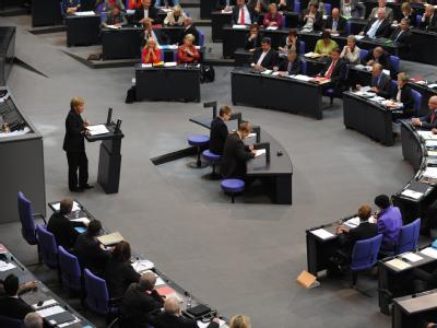 Bundeskanzlerin Merkel (CDU) spricht im Plenarsaal des Bundestages. Generaldebatte