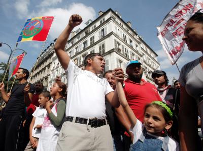 Roma demonstrieren in Paris gegen ihre Ausweisung. (Archivbild) Proteste gegen Ausweisung in Paris