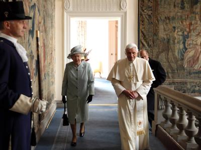 Königin Elizabeth II und Papst Benedikt XVI beim Staatsbesuch. Papst in Großbritannien