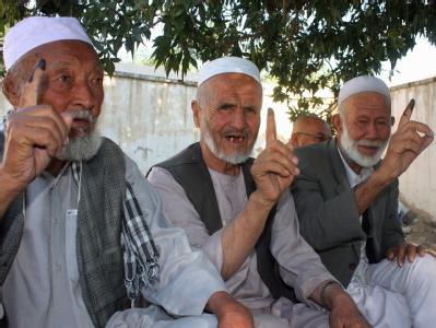 An der Wahl beteiligten sich nach vorläufigen Angaben rund 40 Prozent der Stimmberechtigten. Parlamentswahlen Afghanistan