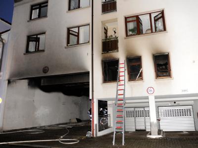 In dieser ausgebrannten Wohnung neben dem Krankenhaus wurden weitere zwei Leichen gefunden. Ausgebrannte Wohnung