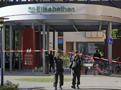 Tatort Polizisten Elisabethen-Krankenhaus in Lörrach. Vier Tote und mehrere Schwerverletzte - das ist die Bilanz einesAmoklaufs einer Frau. Elisabethen-Krankenhaus
