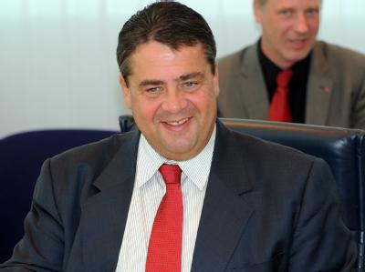 SPD-Chef Sigmar Gabriel: «Wer auf Dauer alle Integrationsangebote ablehnt, der kann ebenso wenig in Deutschland bleiben wie vom Ausland bezahlte Hassprediger in Moscheen.» Sigmar Gabriel