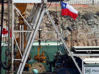 In Chile kommen die Rettungsarbeiten offenbar schneller voran als gedacht. (Archivbild) Rettungsarbeiten an Unglücksort in Chile